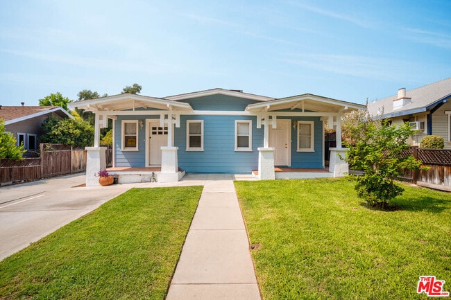 Building Photo - 1131 N Sierra Bonita Ave