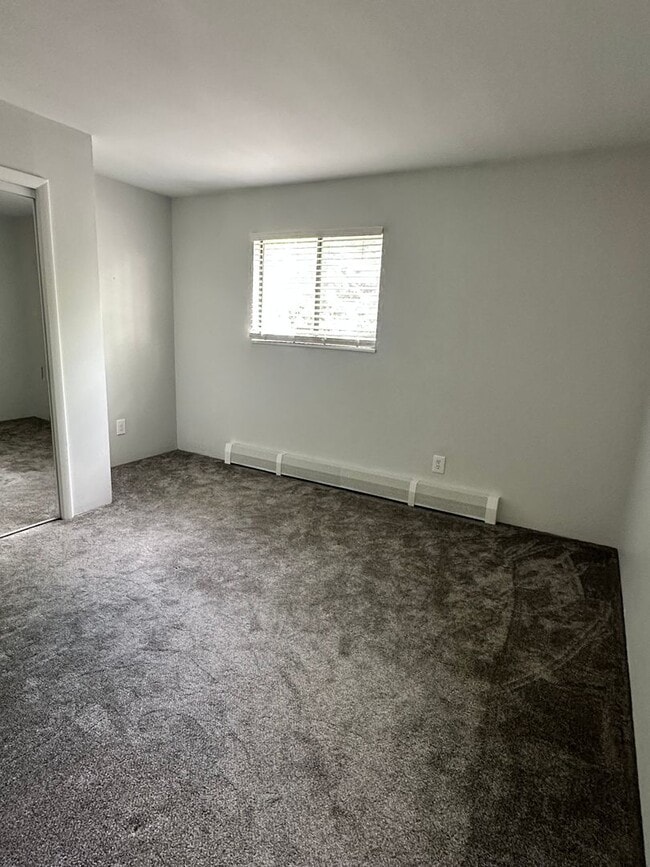 Building Photo - Fully Updated Townhouse in Mid-Town Ft Col...
