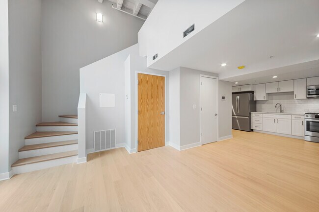 Building Photo - 4637 N Ashland Ave