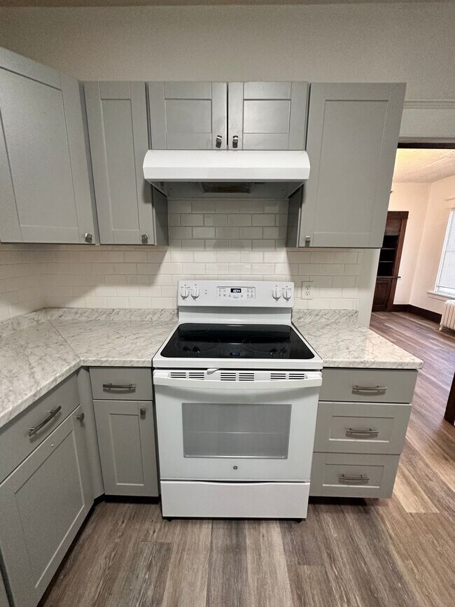 Building Photo - Updated 4-Bedroom Home Near Perry Street –...