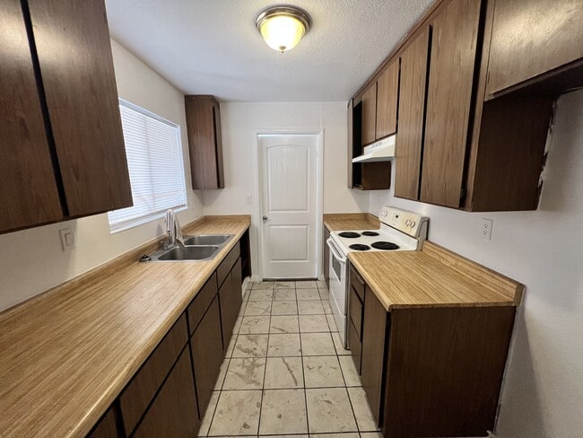 Building Photo - 2321 Banyan Way