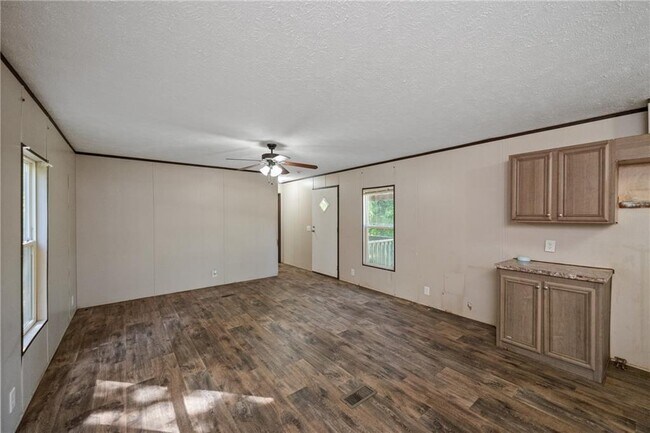 Building Photo - 6550 Oak Grove Rd