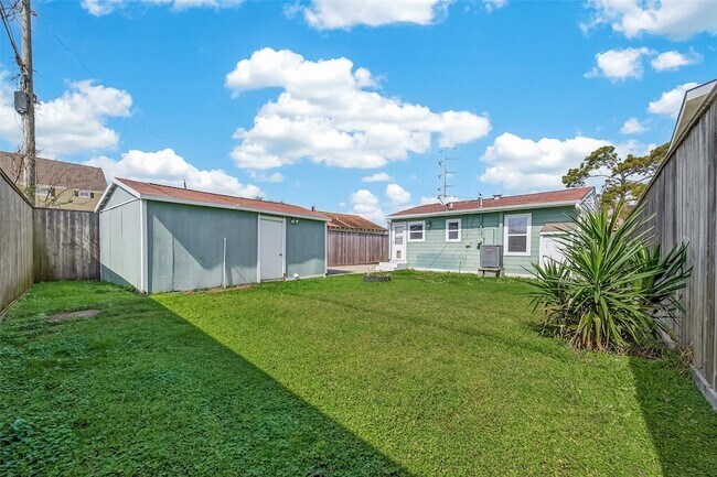 Building Photo - 5721 Sylvia Dr