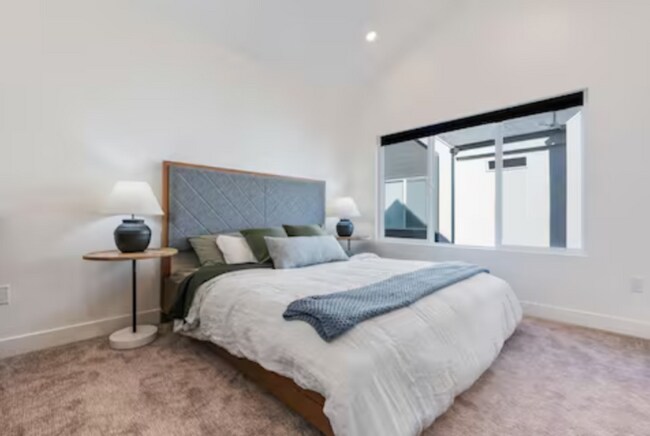 Building Photo - 772 W 300 N