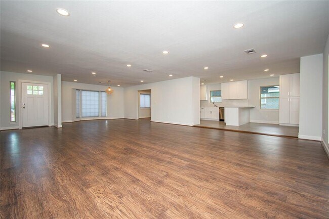 Building Photo - 6810 Northampton Way