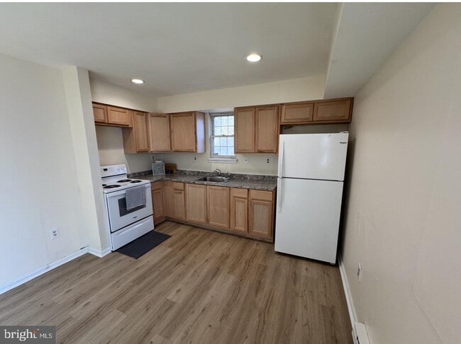 Building Photo - 125 Hampshire Rd