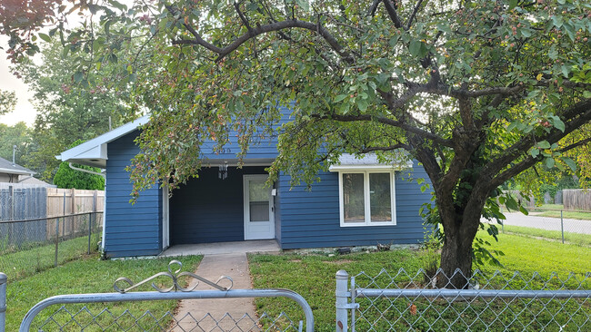 Primary Photo - 3000 Woodland Ave