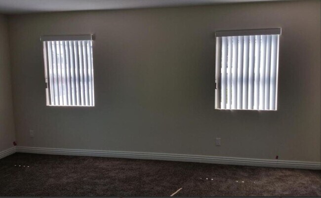 Building Photo - 33(1230)