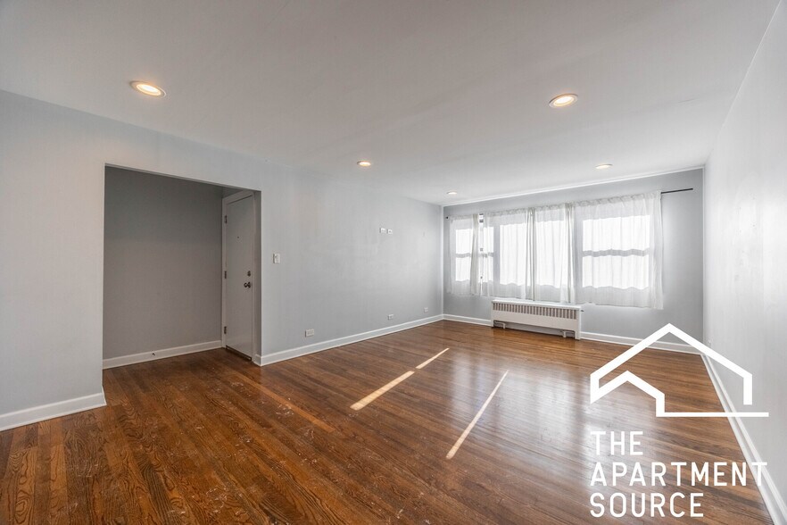 Building Photo - 6807 N Ridge Blvd