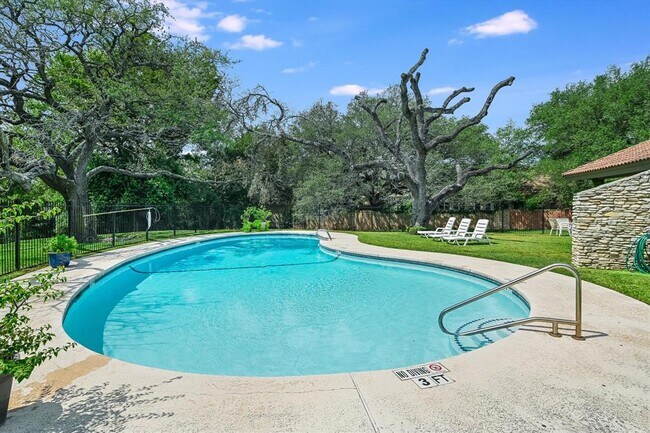 Building Photo - 11125 Pinehurst Dr