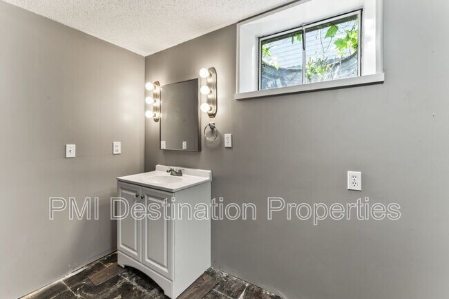 Building Photo - 1103 N Atherton Rd