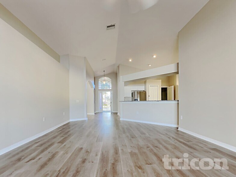 Building Photo - 10041 Creek Bluff Dr