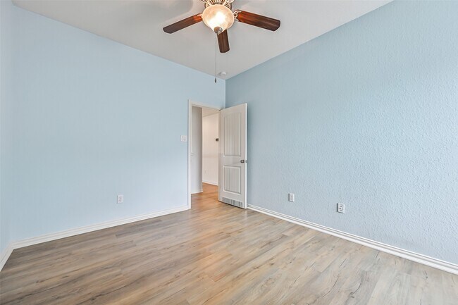 Building Photo - 4511 Apple Point Ln