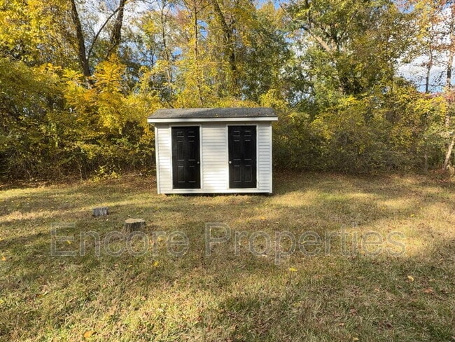 Building Photo - 308 Depot St