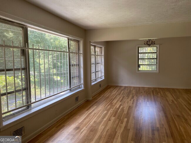 Building Photo - 3027 Collier Dr NW