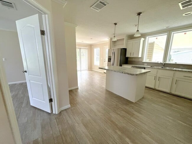 Building Photo - 5460 Bahia Wy