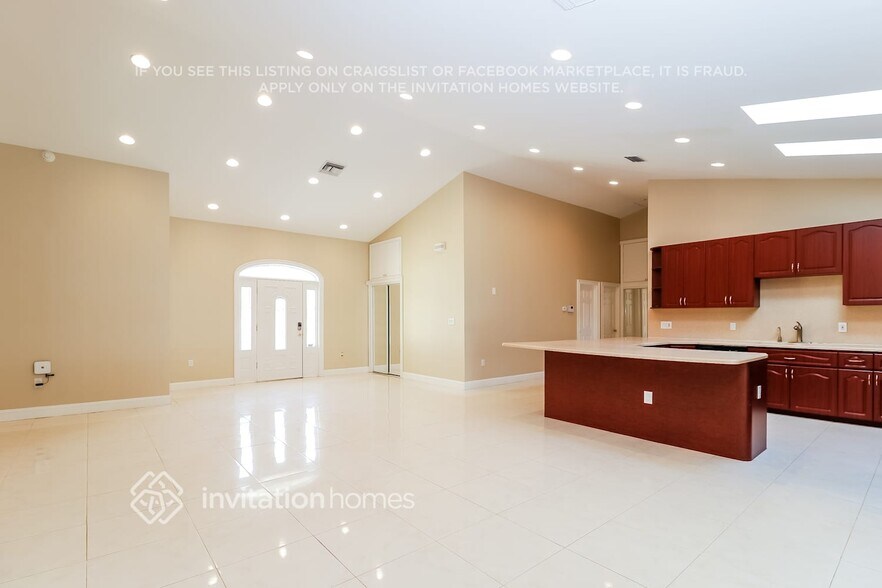 Building Photo - 2202 Curtis Dr N