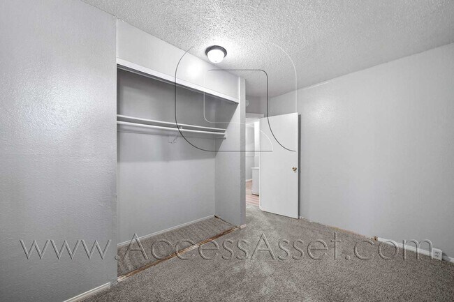 Building Photo - 307 W Sumner Ave