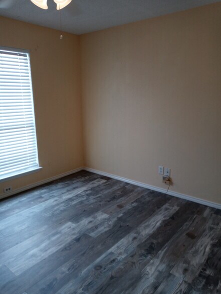 Building Photo - 6702 Everhart Rd