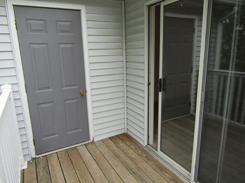 Building Photo - 52 Hilldale Dr