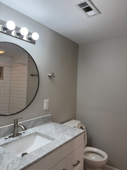 Building Photo - 4919 Fuller Dr