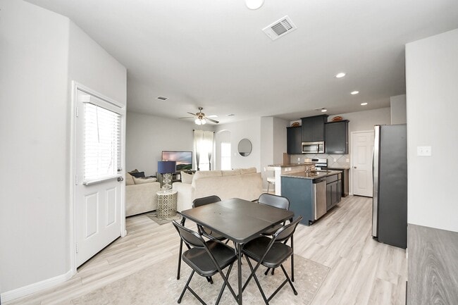 Building Photo - 13323 Colina Mdws Ln