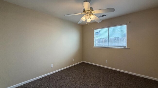 Building Photo - 2274 E Skyview Ave