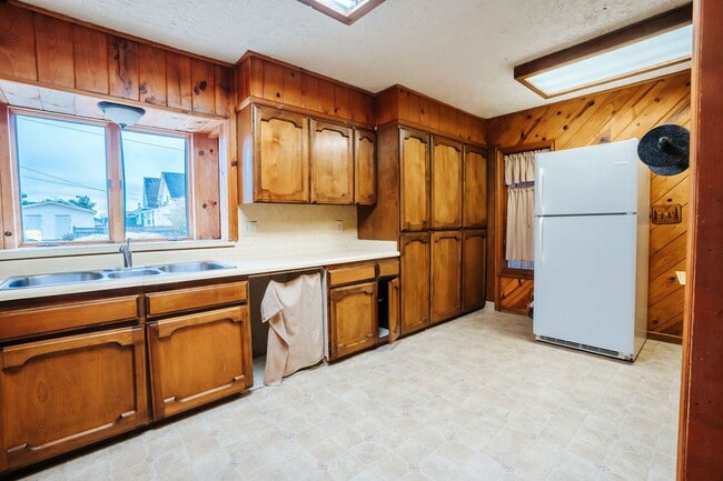 Building Photo - 122 Brennan St