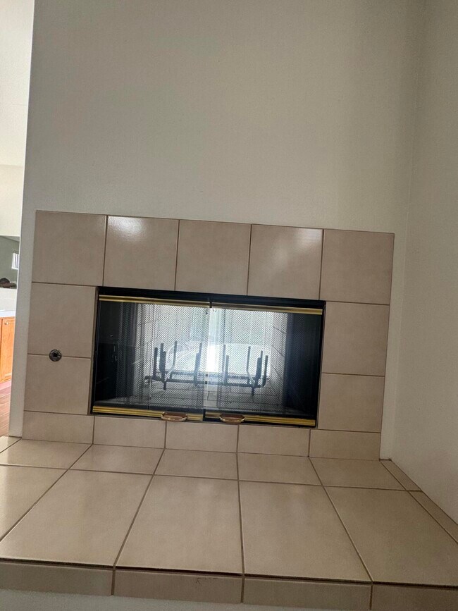 Building Photo - 74081 W Petunia Pl