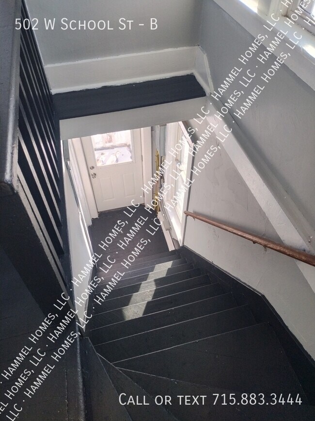 Building Photo - 502 W School St