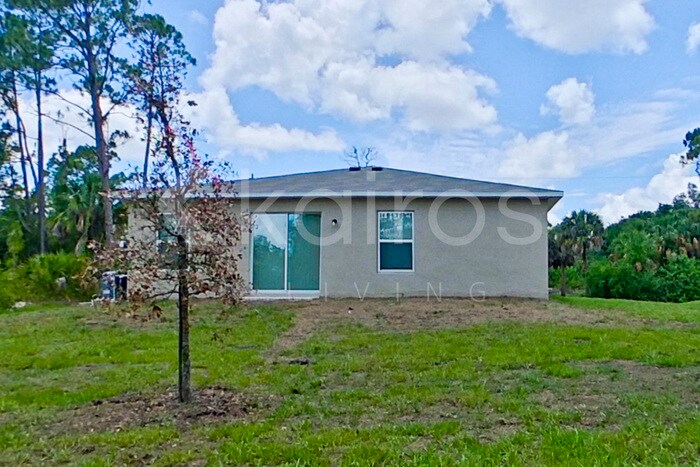 Building Photo - 1156 Sword St