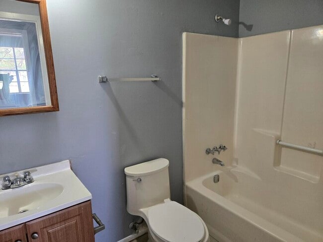 Building Photo - 2675 Teakwood Dr