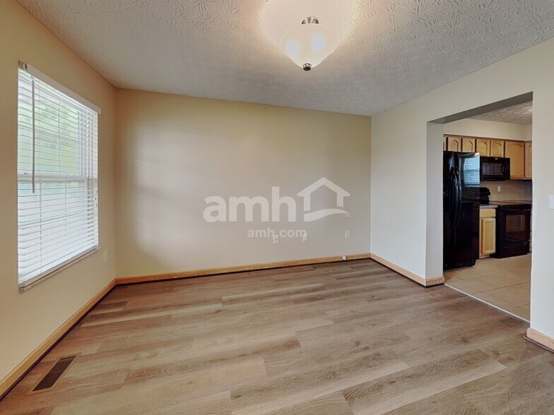 Building Photo - 4284 Promenade Ave