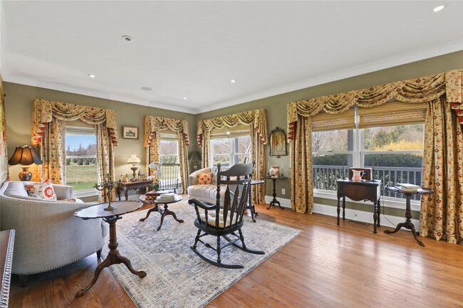 Building Photo - 703 Herricks Ln