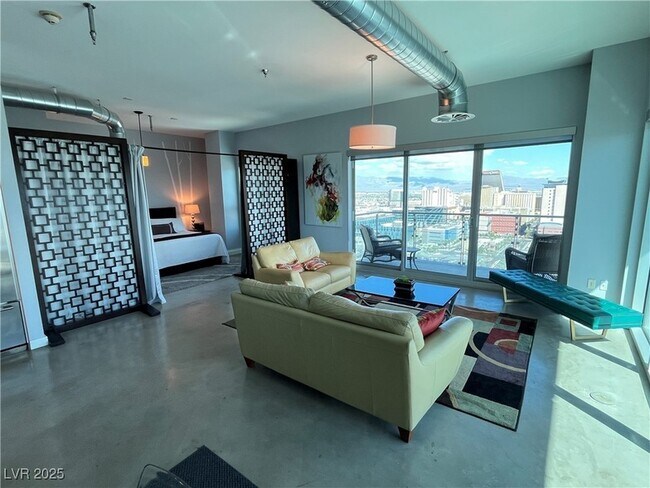 Building Photo - 200 Hoover Ave