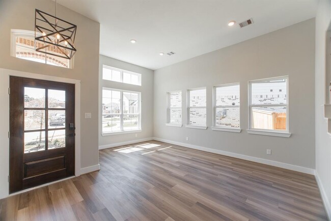 Building Photo - 2016 Woodland Park Ct
