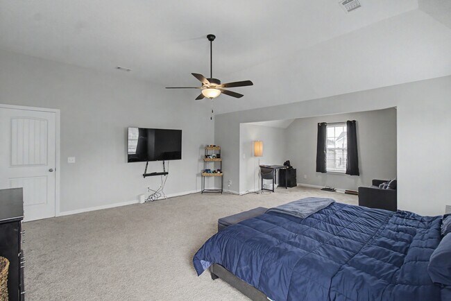 Building Photo - 18 Sunflower Cir NE