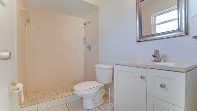 Building Photo - 637 Mesilla Dr