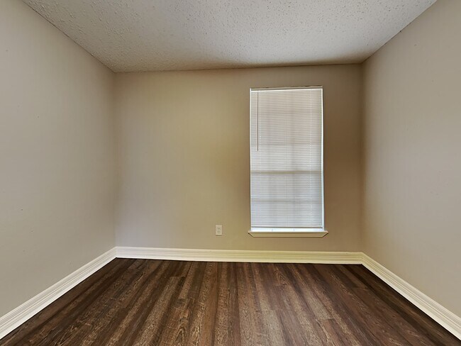 Building Photo - 6907 Foxside Ln