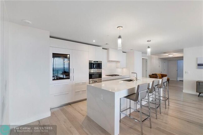 Building Photo - 2200 N Ocean Blvd