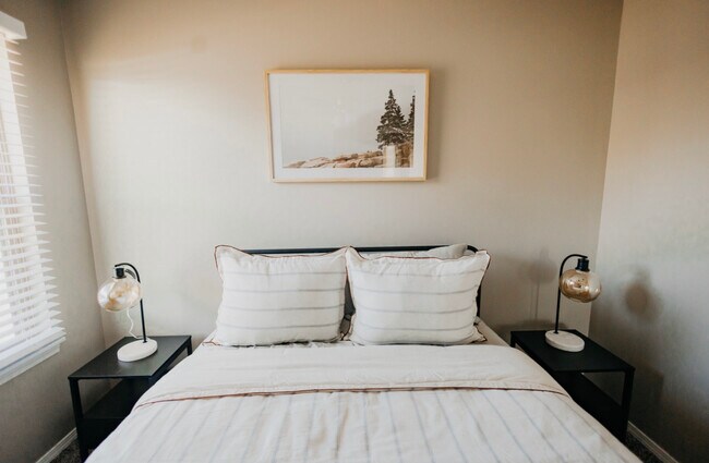 Building Photo - 593 E Melton Rd