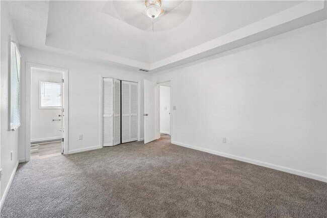 Building Photo - 3758 Westchase Dr