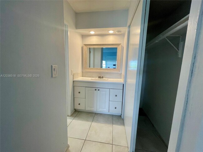 Building Photo - 450 Paradise Isle Blvd