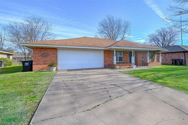 Building Photo - 2504 Burnett Dr