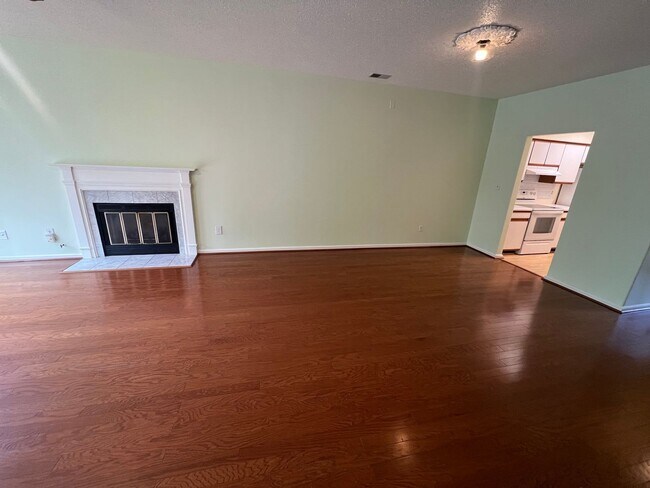 Building Photo - 833 Gas Light Ln