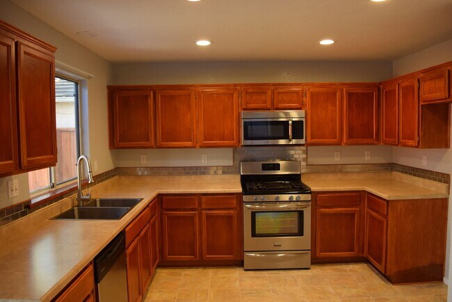 Building Photo - Coming Soon Spacious North Tracy Home – 4 Bedrooms | 2.5 Bathrooms