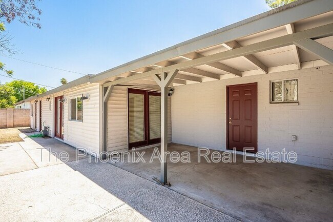 Building Photo - 522 E Balboa Dr