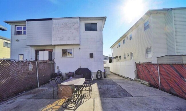 Building Photo - 21 Amador St