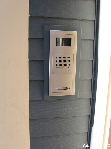 Building Photo - 15 Eldora St