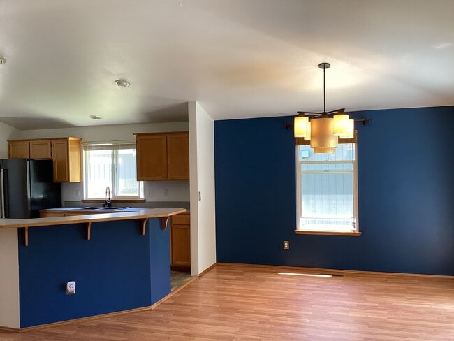 Building Photo - Spacious Lake Stevens Rambler with A/C